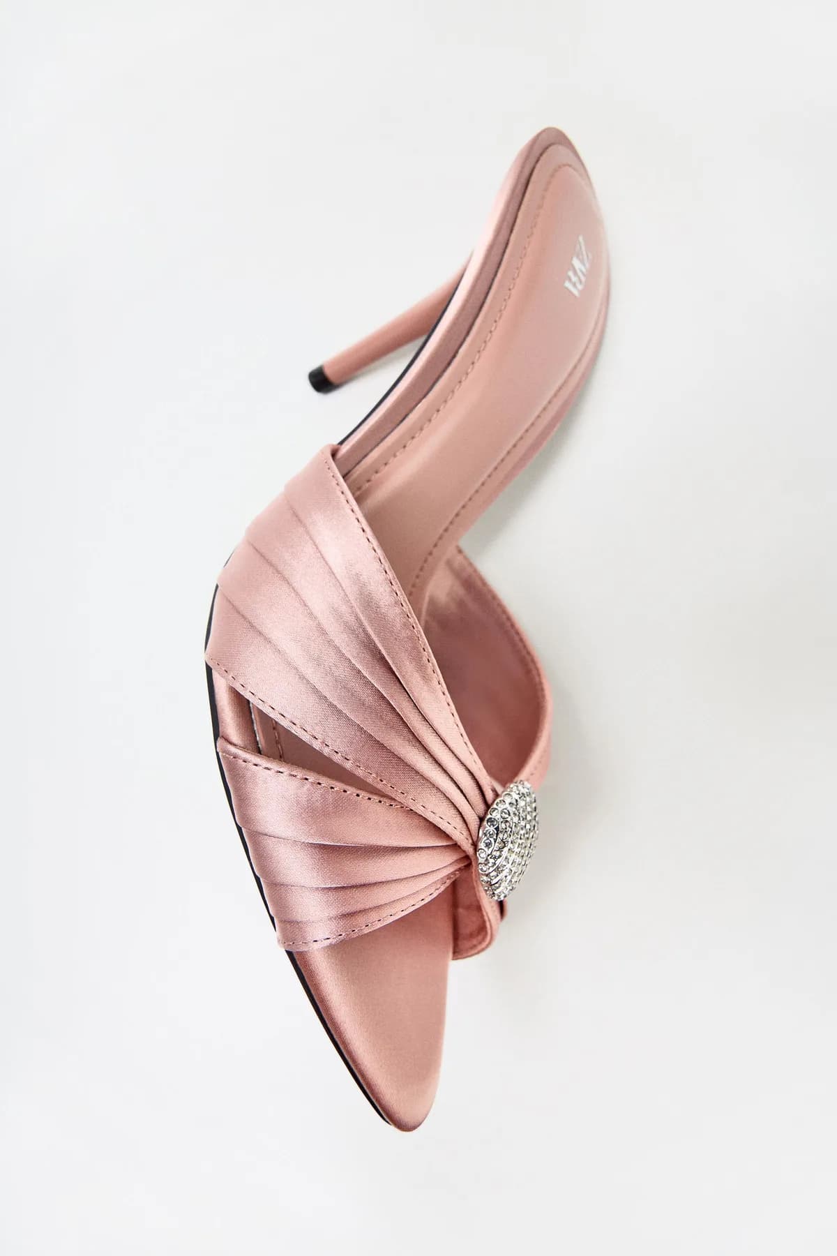 SANDALES À TALONS SATINÉES AVEC DECOR